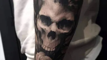 Tot mai mulți români își fac tatuaje și piercing. Ce trebuie să știi înainte să alegi un salon în București