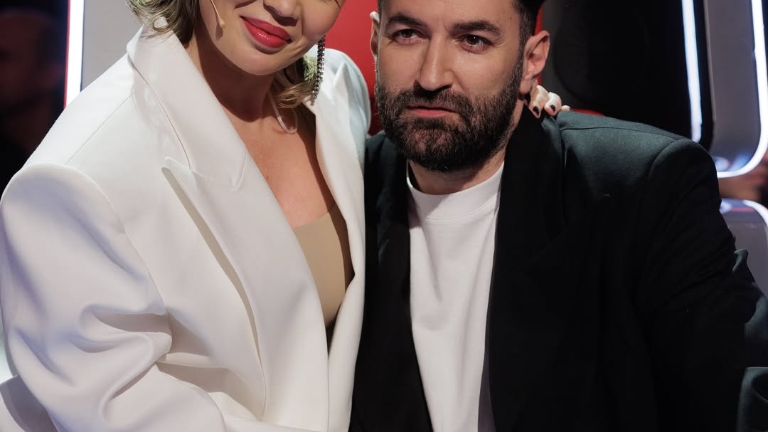Tatăl lui Smiley, mai elegant decât artistul! Cum s-a afișat la nunta unde fiul său a fost naș cu Gina Pistol