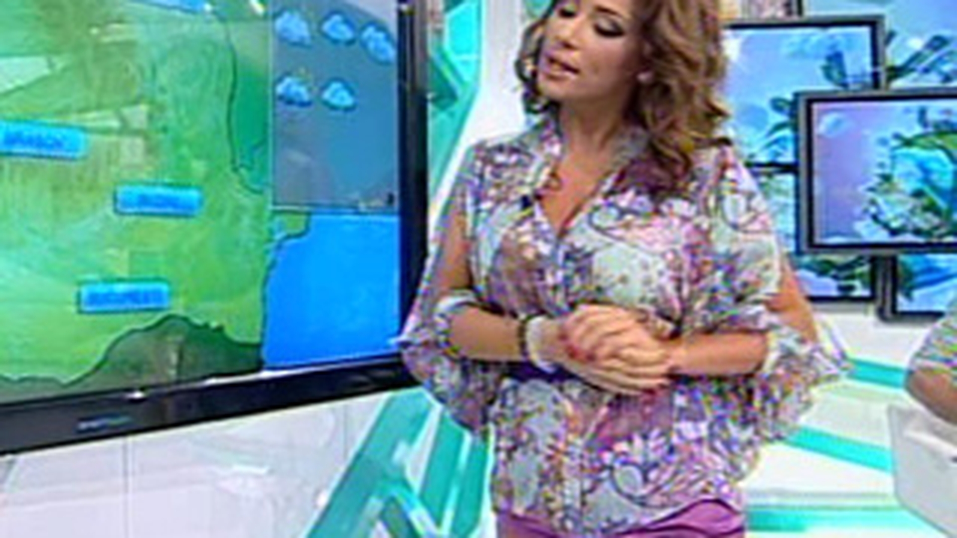 Pare o poza normala! Da click sa vezi continuarea! Uite cum a putut sa iasa la TV Roxana Vancea in aceasta dimineata!