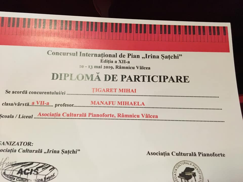 Mihai a participat la numeroase concursuri de pian
