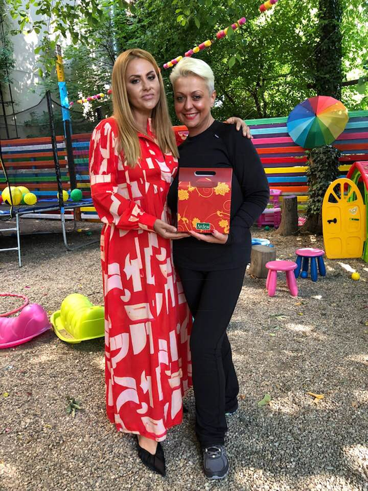 După ce a slăbit 25 de kilograme, Monica Anghel are curaj să pozeze și nemachiată: „Tu ești?” Are un look nou