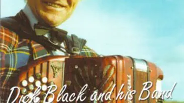 Artiste cu par pe picioare, in WC sau cantareti dezbracati si ascunsi in cocina! Acestea sunt cele mai proaste coperti de albume din toate timpurile!