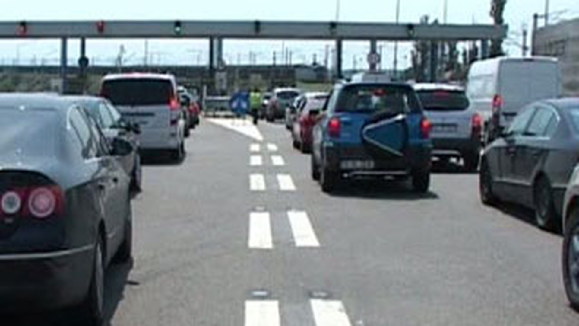 Trafic infernal pe DN1! Coada de 10 kilometri, la statia de taxare Fetesti
