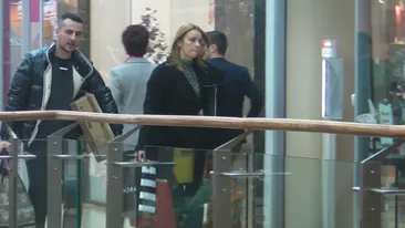 Diana Dumitrescu si sotul ei, regizorul Ducu Ion, si-au cumparat deja cadourile pentru Craciu. Vezi ce vor pune sub brad cei doi