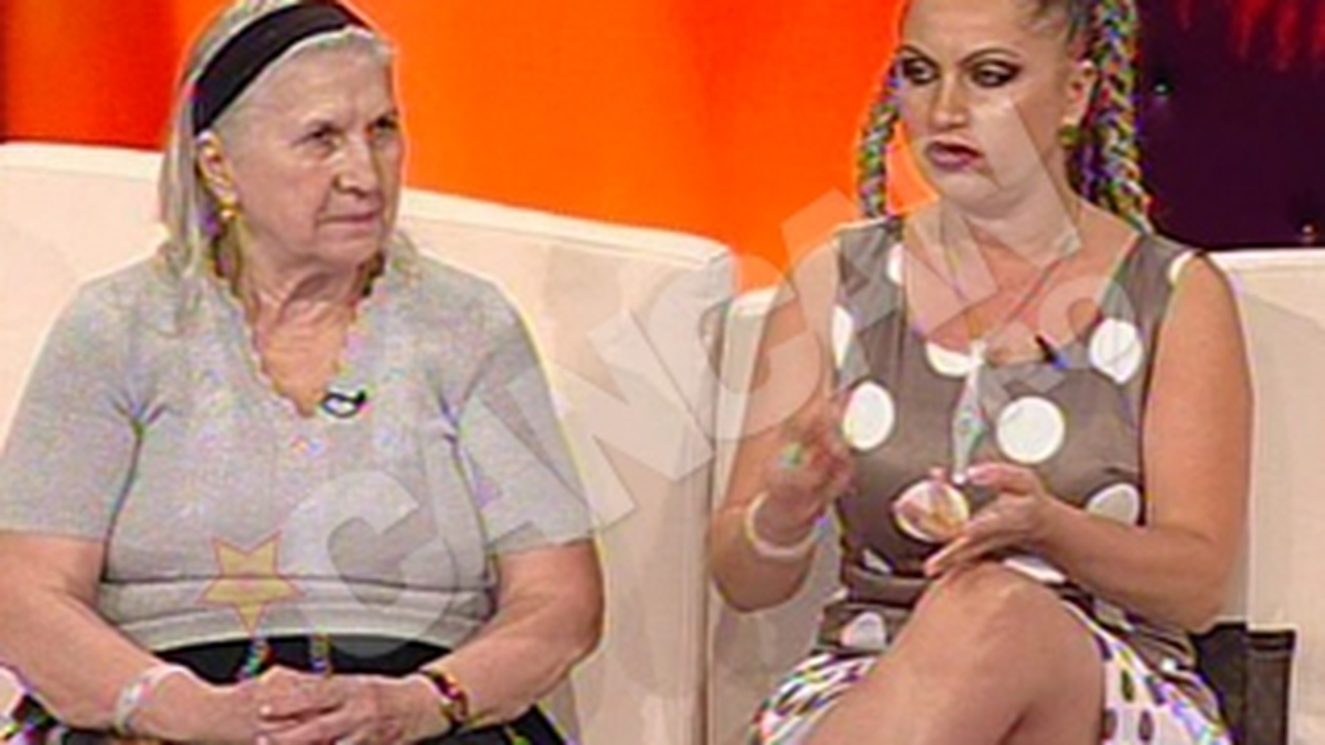 Mama lui Carmen Plesa, talharita in plina strada!