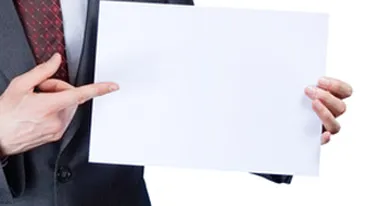 A iesit pe strada cu o pancarta: Dati-mi un job, va rog si si-a gasit loc de munca!