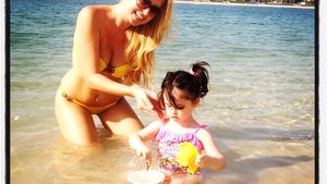 Uite cat de bine arata Raluca Zenga in costum de baie! Iti vine sa crezi ca a nascut in urma cu doar cateva luni?