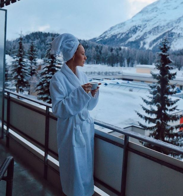 Carmen Ioana Chișiu s-a combinat cu un tânăr fotograf