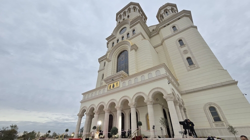 Incident NEAȘTEPTAT la sfințirea Catedralei Mântuirii Neamului! Un bărbat a fost reținut de jandarmi
