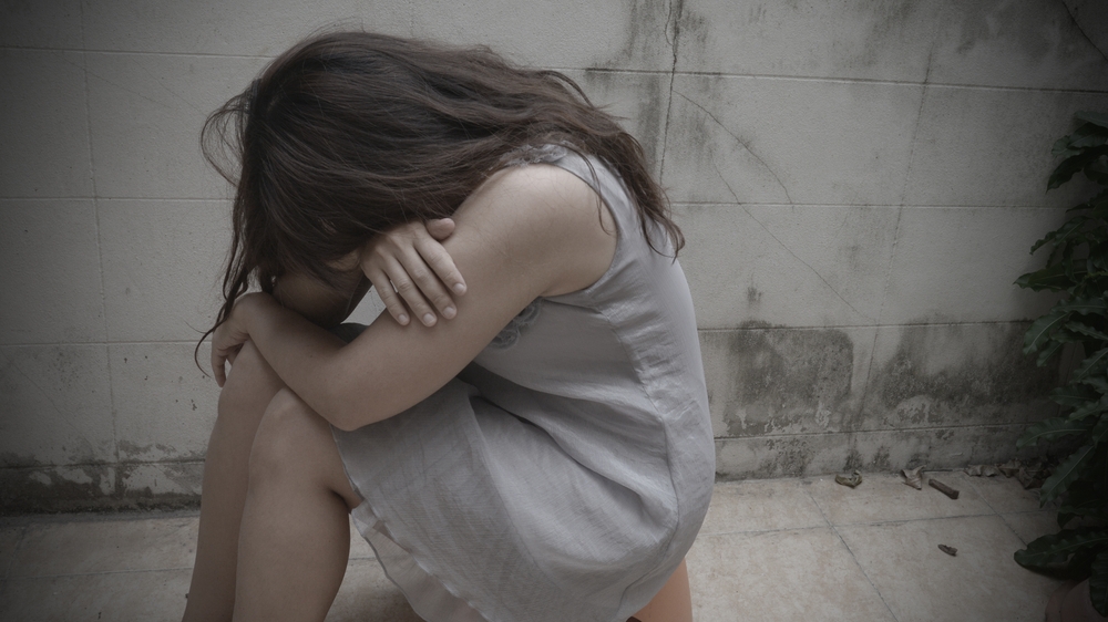 Tânără de 18 ani din Prahova, sechestrată și obligată să se culce cu mai mulți bărbați