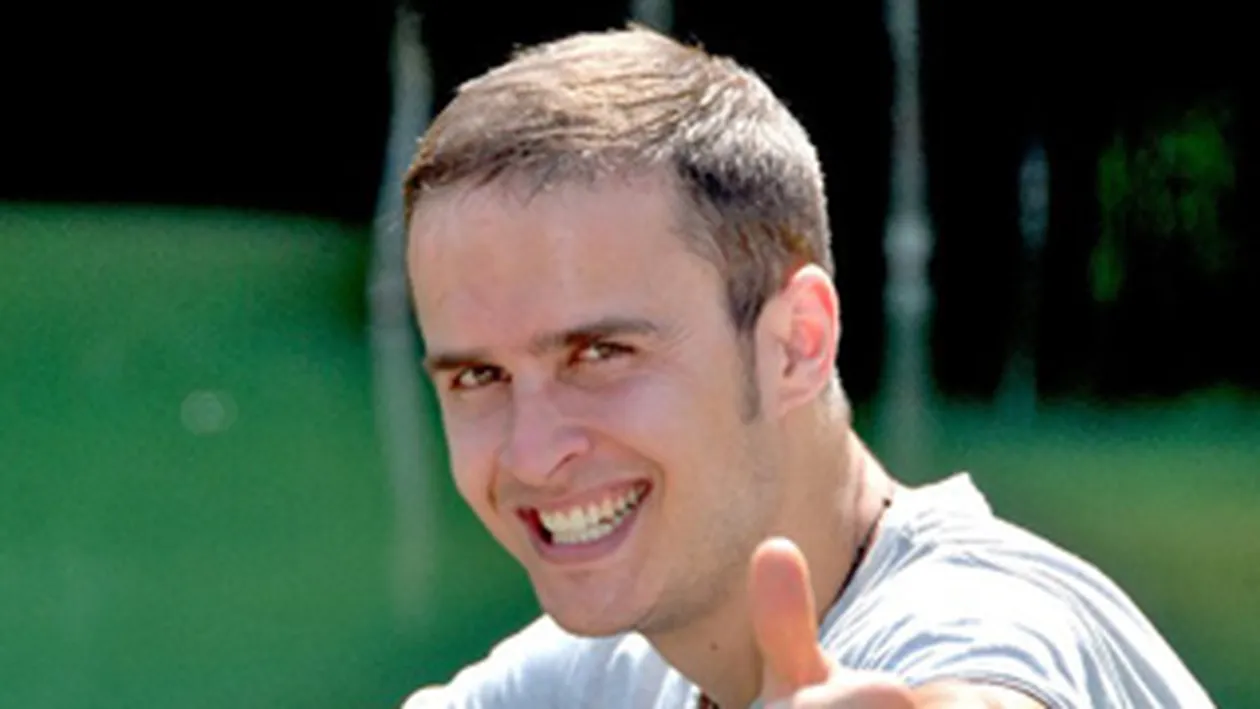 Tatic model! Hiena de la Animal X a trecut la schimbat de scutece!