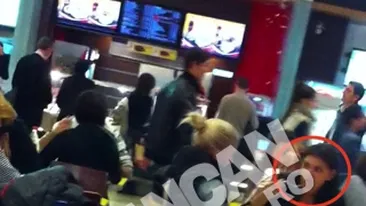 Moldoveanca Ramona Gabor a poftit la mancare ardeleneasca! Ia uite-o cum impinge tava la mall
