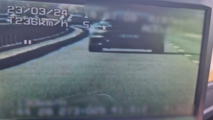 Polițiștii au oprit pe autostrada A1 un bolid care circula cu 236 km/h. Nu le-a venit să creadă când au văzut cine era