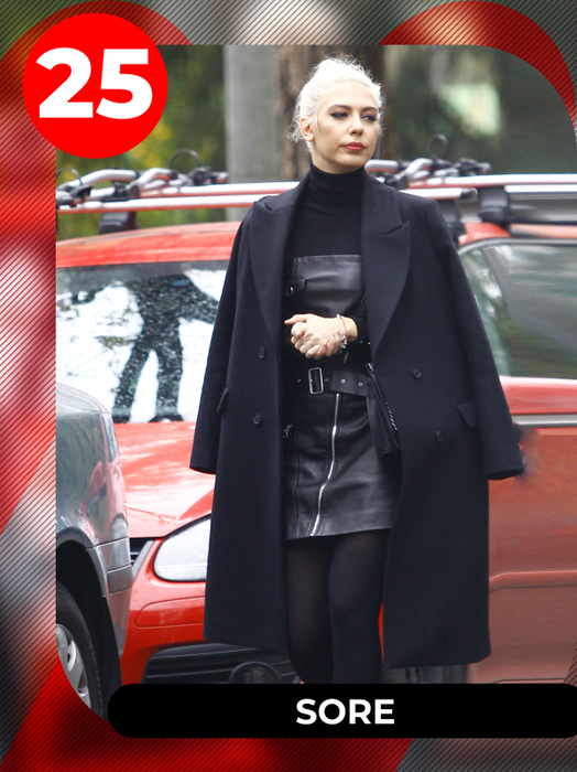 TOP 30 sexy-rockerițe din showbiz care au eclipsat asistența cu pantalonașii și fustițele din piele. Andreea Bălan și Bianca Drăgușanu, în ipostaze de neuitat