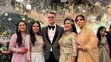 Adrian Sînă a făcut show peste hotare! Artistul a cântat la o nuntă de pakistanezi. „Parcă am fost într-un film la Bollywood”