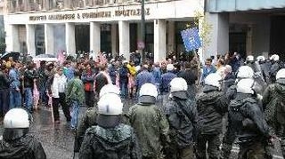 Politia greaca a tras cu grenade lacrimogene asupra manifestantilor, in centrul Atenei