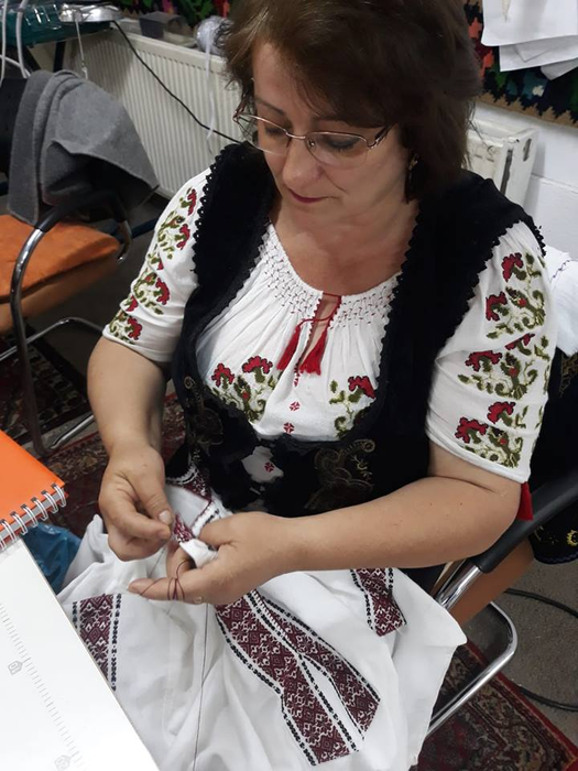 Borangicul obținut de familia Niculescu se transformă în adevărate opere de artă