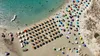 O stațiune din Sardinia a impus o regulă controversată. Care sunt turiștii care nu vor mai putea folosi umbrele pe plajă