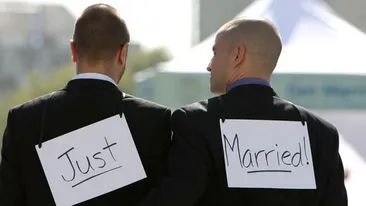 S-au casatorit! Un actor din How I met Your Mother si iubitul sau au spus DA dupa o relatie de 10 ani!