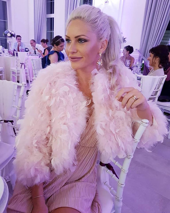 Ioana Tufaru dă de pământ cu Hannelore Ulrich de la “Insula iubirii”! Spune că știe adevărul