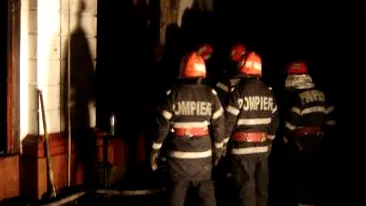 O cafenea de pe Calea Victoriei a ars in intregime