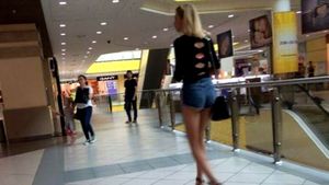 Surpriză uriașă! Ce a văzut un client care s-a plimbat ieri într-un mall din București, redeschis după 3 luni