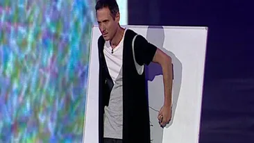 S-a intamplat la Romanii au talent! Un concurent a desenat cu spatele, cu gura, cu capul si cu picioarele! Rezultatul e ULUITOR