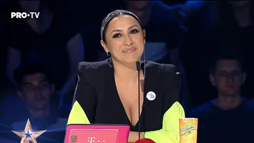 Andra Măruță, cu sânii la vedere în semifinala live Românii au Talent de la Pro TV
