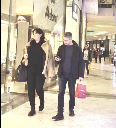Tudor Muşat a fost un partener de shopping desăvârşit, chiar dacă a stat mai tot timpul cu ochii în telefon