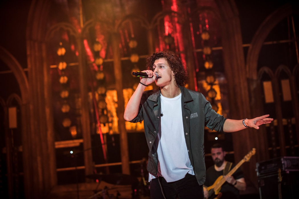 Gina Pistol și-a susținut iubitul împreună cu “socrii ei”! Imagini senzaționale de la concertul lui Smiley de la Arenele Romane