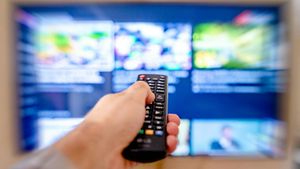 Televiziunea ONLINE care trebuia să se deschidă azi, dar au PROBLEME! Vești proaste pentru bărbați