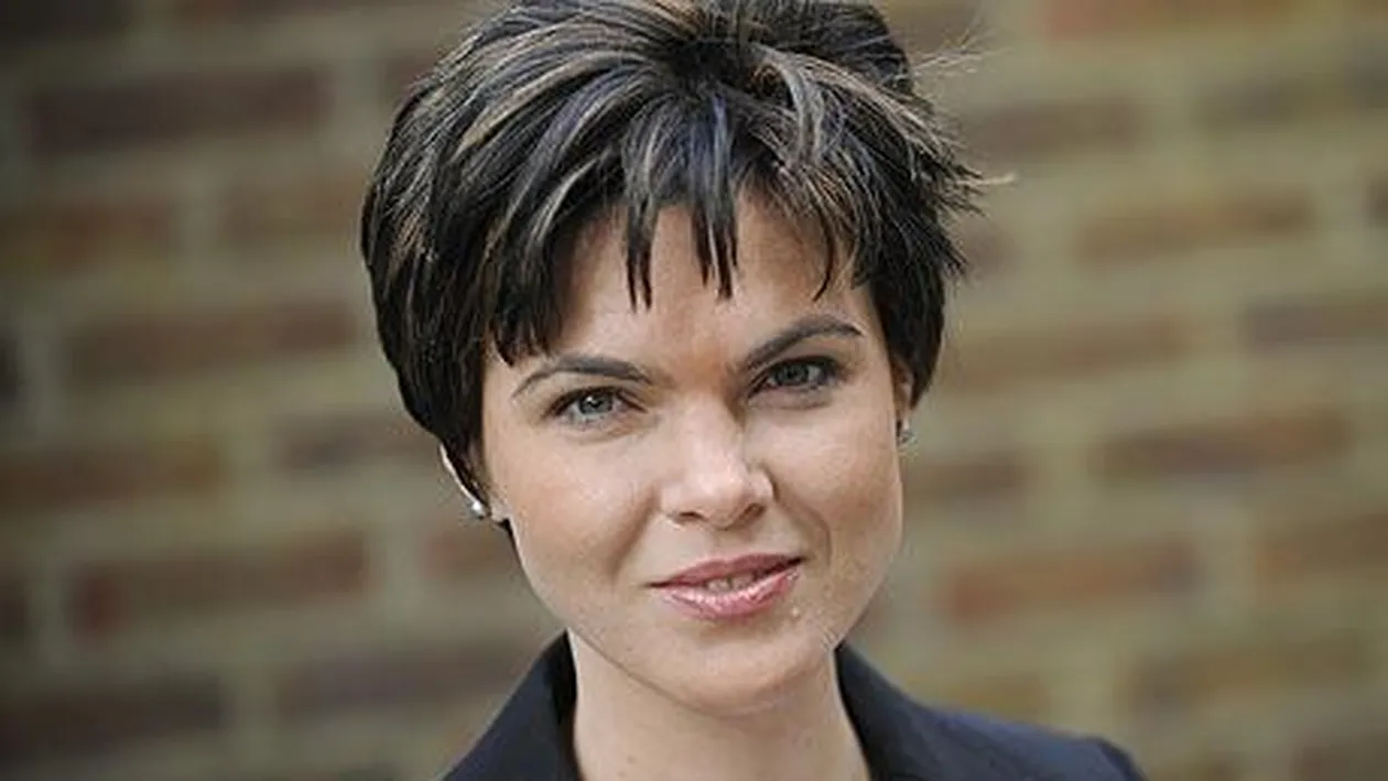 Tupeul incredibil al unei romance! Ramasa somera, i-a dat in judecata pe Regina Angliei si pe Obama!