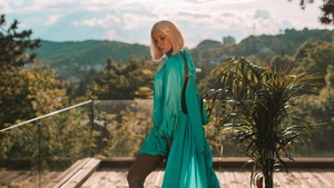 Uite ce sexy graviduță este Alina Ceușan! Fotografia care i-a cucerit pe fani