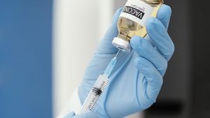Ce motive invocă unii dintre românii care nu vor să se vaccineze anti-COVID: “Nu vreau să îmi bage cine știe ce în mine, un cip”