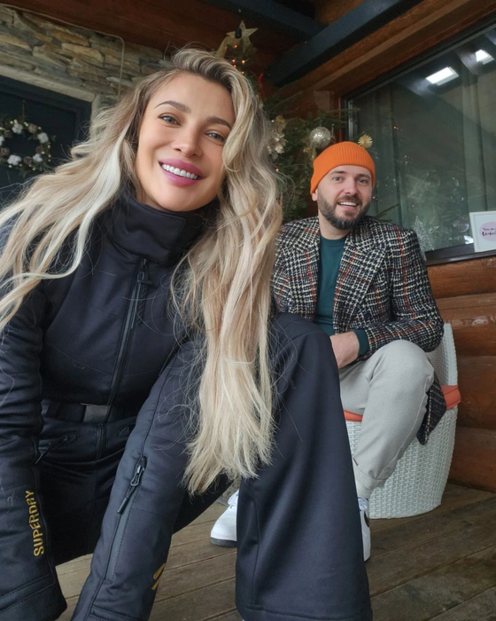 Lora: "Avem o relație frumoasă, nu poți să faci pronosticuri pe viitor, îmi doresc să ne țină până la adânci bătrâneți. Dar indiferent, este cea mai frumoasă relație pe care am avut-o și pe care am putut să mi-o imaginez vreodată!" (Foto: Instagram)