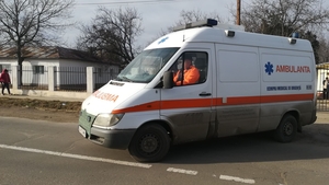 Cluj: Pieton aflat pe trotuar, spulberat de o mașină al cărui șofer ar fi adormit