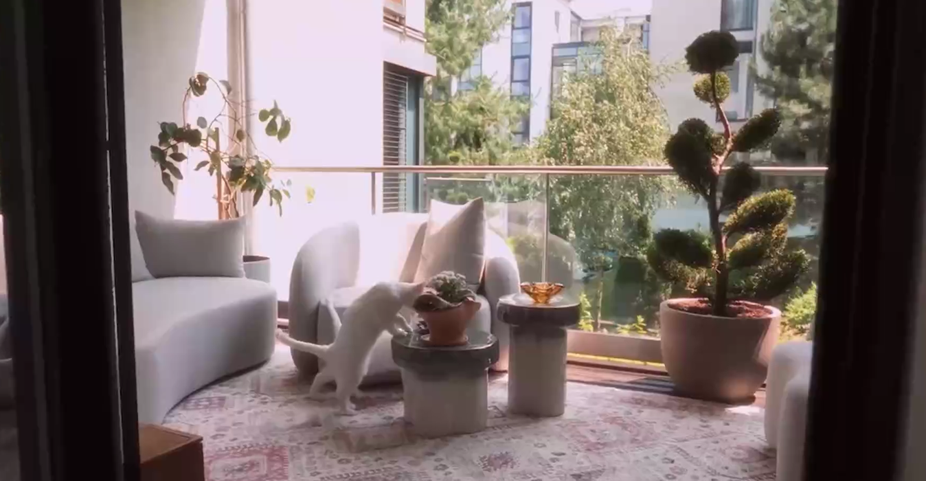 Cum arată noul apartament al lui Selly. Celebrul vlogger a terminat renovările și a făcut turul locuinței