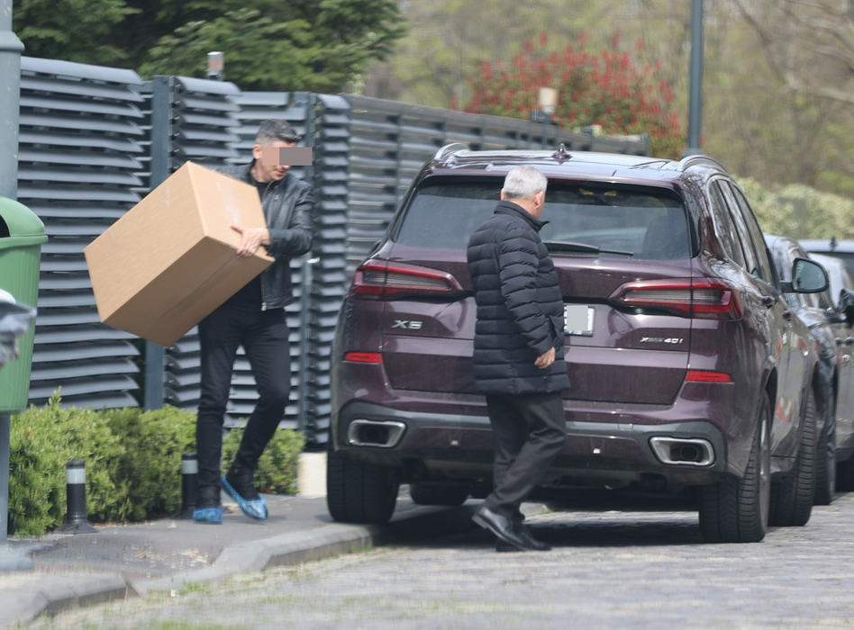 Stere Halep supervizează fiecare pas al muncitorilor (SURSA FOTO: CANCAN.RO)