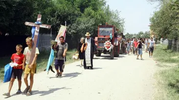 Tamango dus la groapa cu tractorul: I-ar fi placut lui o limuzina, dar familia n-a avut bani nici de tamaie