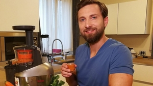 Dani Oțil, mărturisire emoționantă de 8 Martie: “Ma imbolnavisem rau. Am vomitat toată ziua si toată seara. A venit mama… “