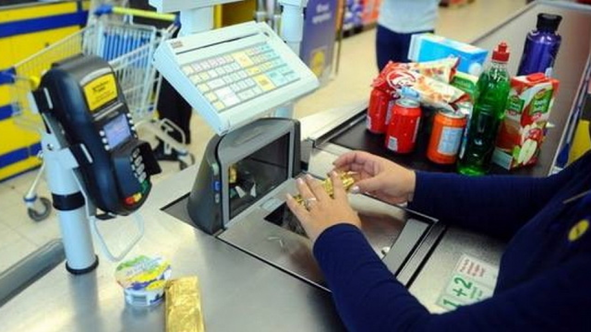 Nu stiai ca se poate intampla asta! Vei putea scoate bani de pe card, la casa de marcat