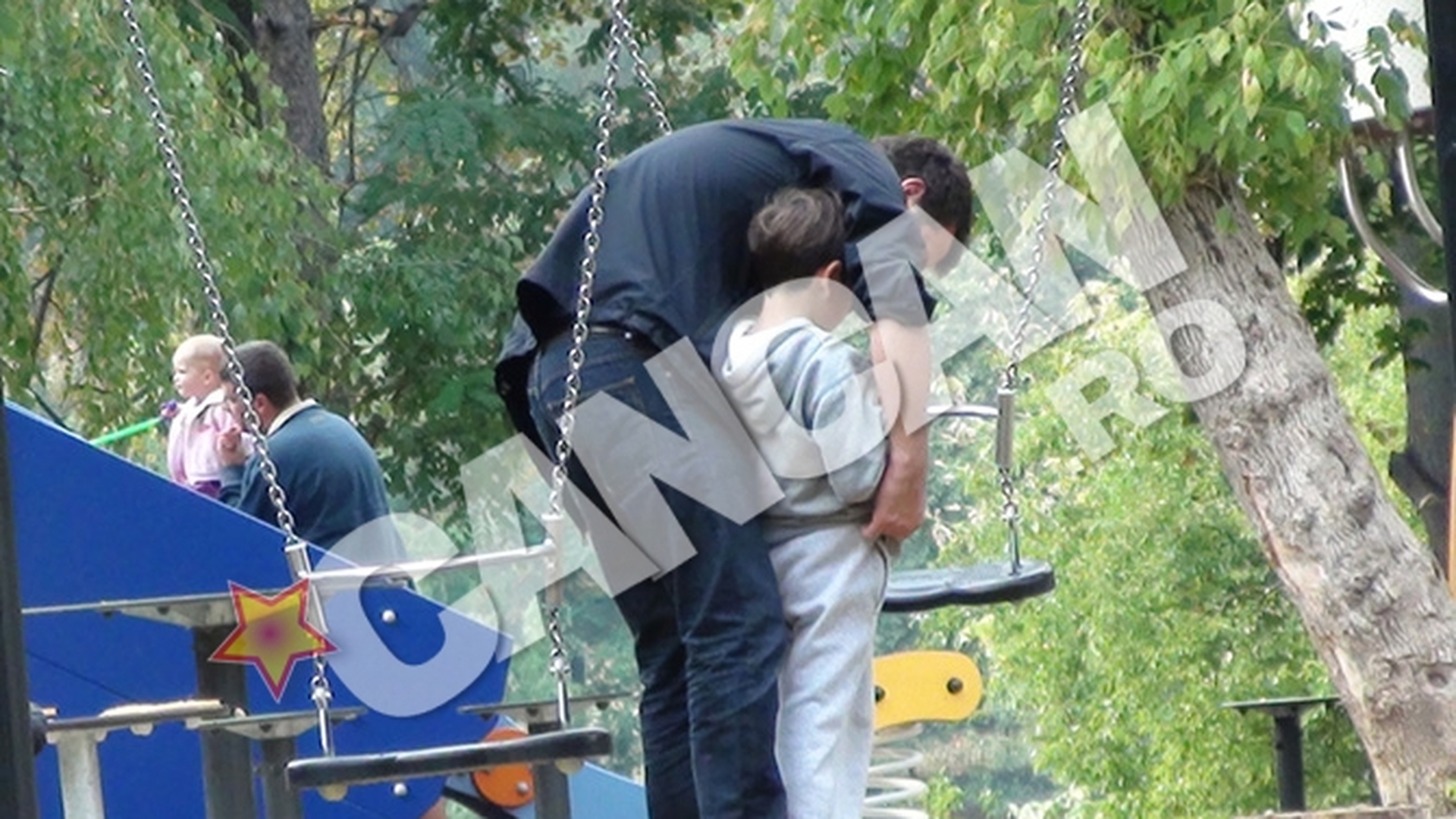 Andi Moisescu le-a facut o ultima surpriza copiilor sai inainte de inceperea scolii! Au iesit ca "intre baieti"