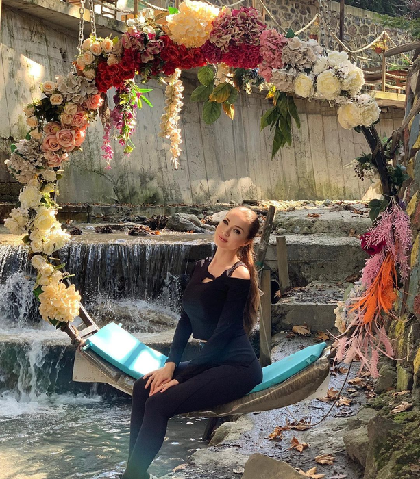 Otilia Bilionera, confesiuni dureroase! Artista şi-a pierdut ambii bunici: „Au murit la nouă zile diferență unul de celălalt”
