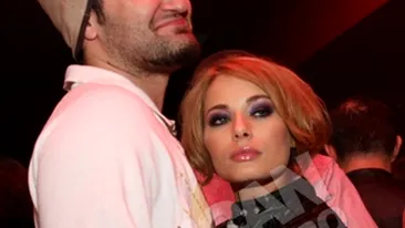 Smiley si Laura Cosoi trasi la raspundere pentru ca s-au sarutat in biserica