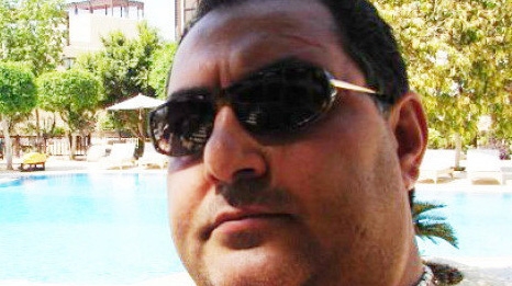 Politistii se chinuie de ani buni sa-l prinda, insa Boenica sta cu burta la soare si se crede Zorro
