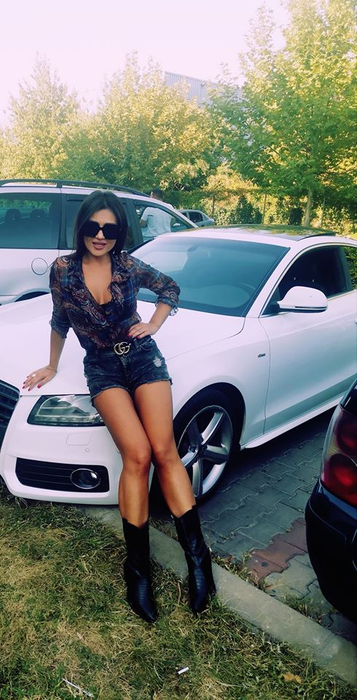 BREAKING NEWS. Cunoscuta cântăreață a divorțat oficial înainte de Crăciun! Mariajul ei nu a rezistat nici doi ani