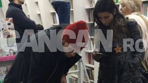 Iubitul top-model e topit după Lili Sandu! A pupat-o pe furiş într-o librărie, iar noi am ”capturat” momentul!