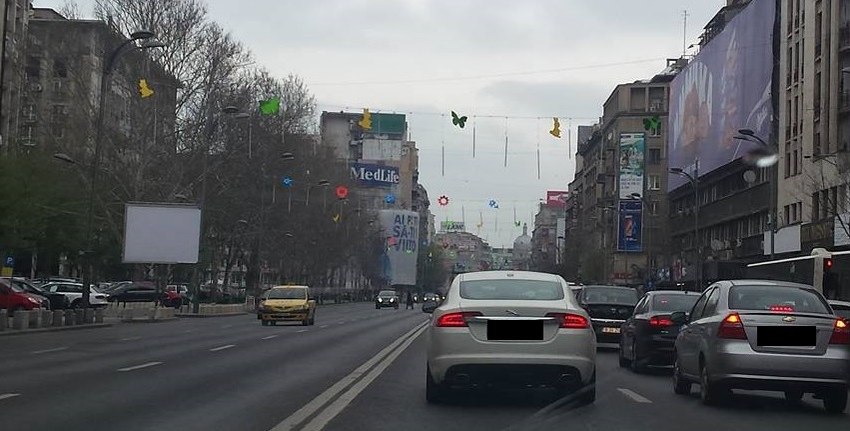 Primele imagini! Bucurestiul, impodobit de Paste! Floricele, iepurasi, fluturasi si luminite!