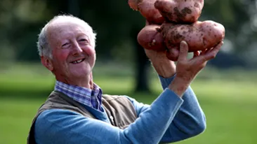 S-au laudat cu legumele lor gigant