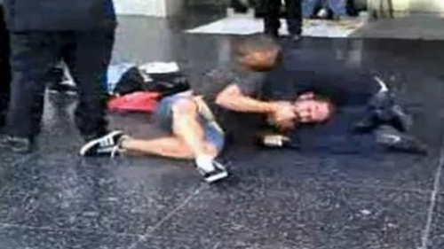 VIDEO Politistii americani au batut un surdo-mut pentru ca nu a auzit alarma